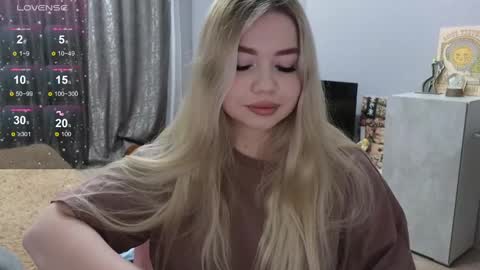 Snapshot of maymallorie chatting on 02.16.25 may online show from 02.16.25