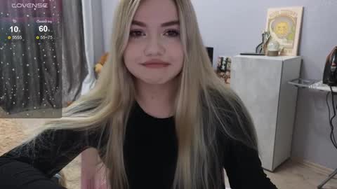 Snapshot of maymallorie chatting on 02.16.25 may online show from 02.16.25