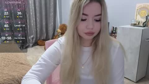 Snapshot of maymallorie chatting on 02.19.25 may online show from 02.19.25