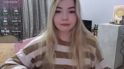 Snapshot of maymallorie chatting on 02.25.25 may online show from 02.25.25