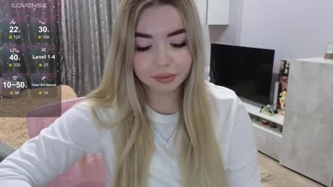 Snapshot of maymallorie chatting on 02.27.25 may online show from 02.27.25
