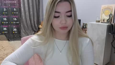 Snapshot of maymallorie chatting on 02.27.25 may online show from 02.27.25