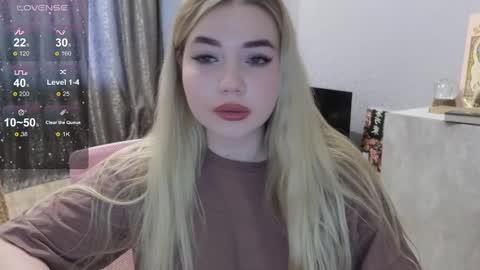 Snapshot of maymallorie chatting on 03.02.25 may online show from 03.02.25