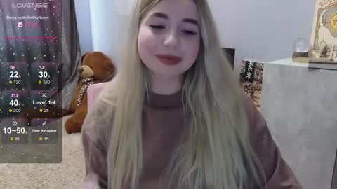 Snapshot of maymallorie chatting on 03.02.25 may online show from 03.02.25