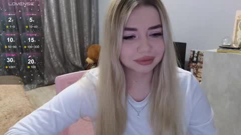 Snapshot of maymallorie chatting on 03.03.25 may online show from 03.03.25