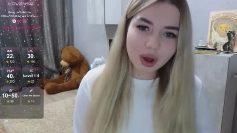 Snapshot of maymallorie chatting on 03.03.25 may online show from 03.03.25