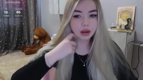 Snapshot of maymallorie chatting on 03.04.25 may online show from 03.04.25