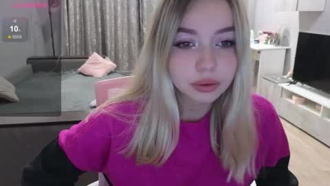 Snapshot of maymallorie chatting on 09.14.25 may online show from 09.14.25