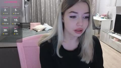 Snapshot of maymallorie chatting on 09.14.25 may online show from 09.14.25