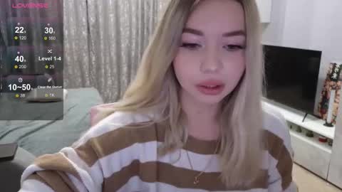 Snapshot of maymallorie chatting on 09.16.25 may online show from 09.16.25