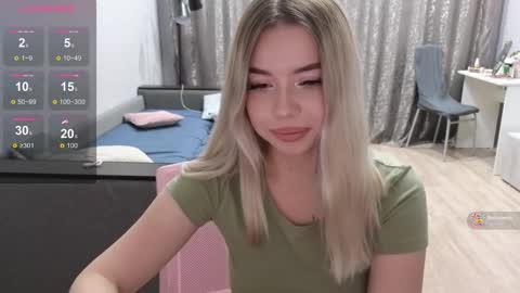 Snapshot of maymallorie chatting on 10.11.25 may online show from 10.11.25