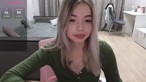Snapshot of maymallorie chatting on 10.21.25 may online show from 10.21.25