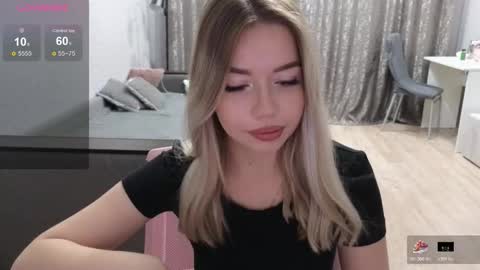 Snapshot of maymallorie chatting on 10.25.25 may online show from 10.25.25