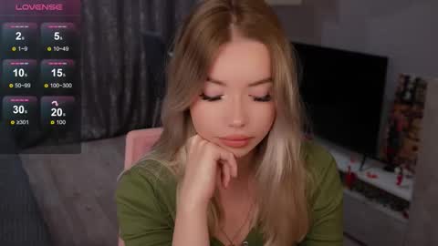 Snapshot of maymallorie chatting on 10.30.25 may online show from 10.30.25