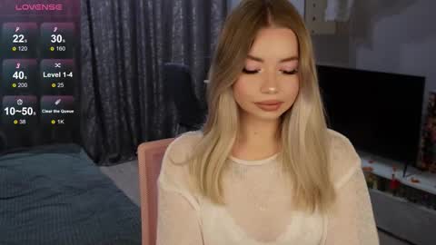 Snapshot of maymallorie chatting on 10.31.25 may online show from 10.31.25