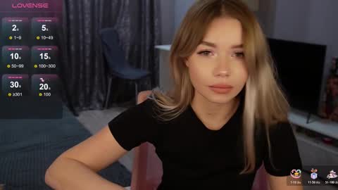 Snapshot of maymallorie chatting on 11.02.25 may online show from 11.02.25