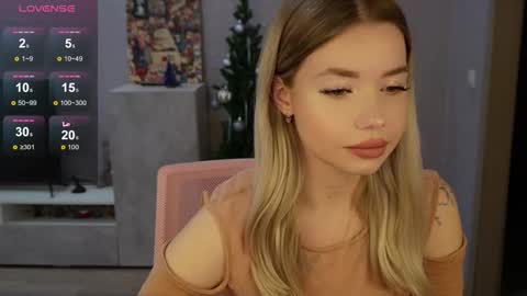 Snapshot of maymallorie chatting on 11.15.25 may online show from 11.15.25