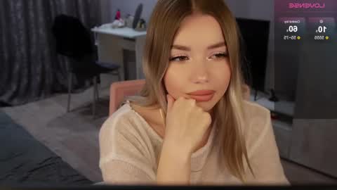 Snapshot of maymallorie chatting on 11.17.25 may online show from 11.17.25