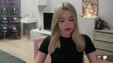 Snapshot of maymallorie chatting on 05.25.26 may online show from 05.25.26