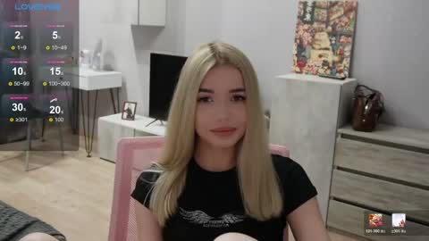 Snapshot of maymallorie chatting on 05.31.26 may online show from 05.31.26