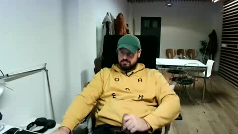 Snapshot of maythe4bwu chatting on 12.19.24 maythe4bwu online show from 12.19.24