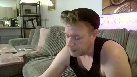 Snapshot of me2283 chatting on 02.27.25 me2283 online show from 02.27.25