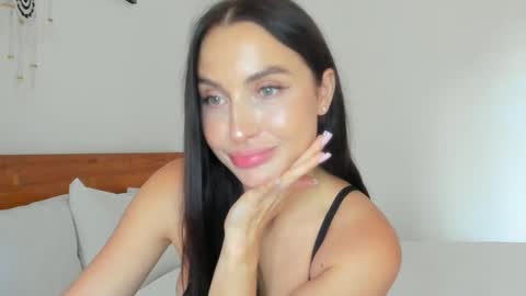 Snapshot of me_lina_ chatting on 02.24.25 Alice online show from 02.24.25