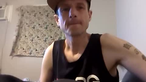 Snapshot of meanfinger chatting on 03.06.26 Jizzy online show from 03.06.26