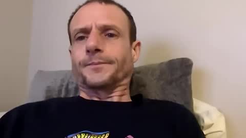 Snapshot of meanfinger chatting on 03.11.26 Jizzy online show from 03.11.26