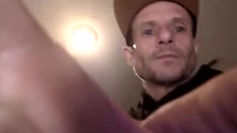 Snapshot of meanfinger chatting on 03.13.26 Jizzy online show from 03.13.26