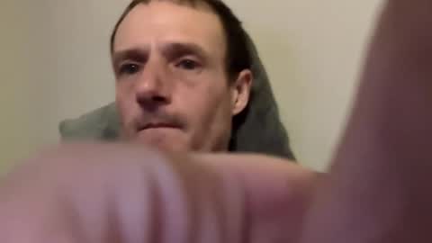 Snapshot of meanfinger chatting on 04.08.26 Jizzy online show from 04.08.26