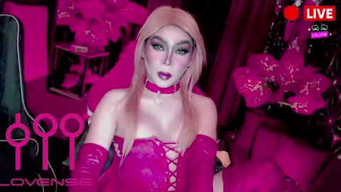 THE QUEEN ALPHA   Queen Medusa Prey online show from 04.28.26