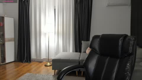 Snapshot of medussaeyes chatting on 01.19.25 MedussaEyes online show from 01.19.25