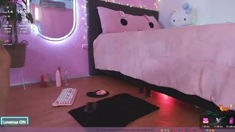 Snapshot of meegan_foxy_ chatting on 05.14.26 Im Megan online show from 05.14.26