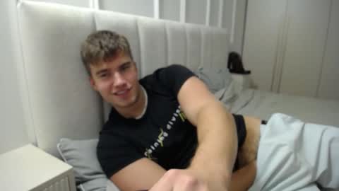 Snapshot of megamaxxxl chatting on 10.21.25 Max online show from 10.21.25