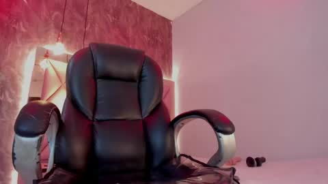 M E G A N online show from 05.13.26