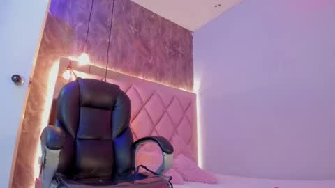 M E G A N online show from 05.30.26