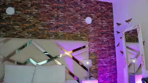     online show from 11.04.25