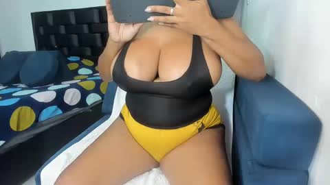 Snapshot of megan_greyxx chatting on 12.05.24 megan_greyxx online show from 12.05.24