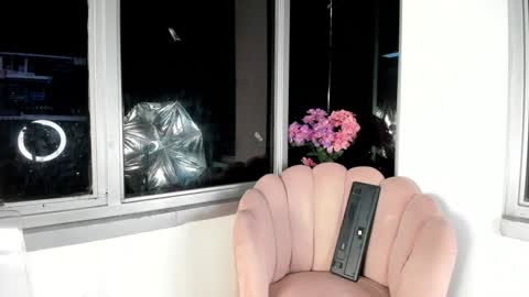 Snapshot of megann__sweet chatting on 01.11.25 Mara online show from 01.11.25