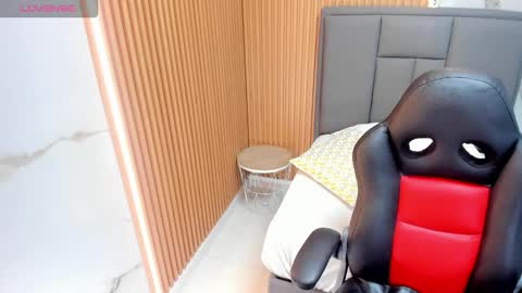 M E G A N  online show from 10.28.25