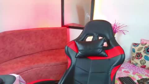 Snapshot of meggan_greey chatting on 08.06.26 Your best slave online show from 08.06.26