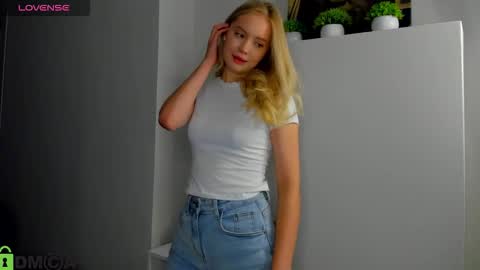 Snapshot of melanie_ryer chatting on 09.11.25 Melanie online show from 09.11.25