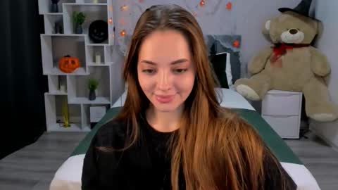 Snapshot of melaniealves chatting on 10.14.25 MelanieAlves online show from 10.14.25