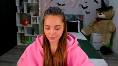 Snapshot of melaniealves chatting on 10.19.25 MelanieAlves online show from 10.19.25