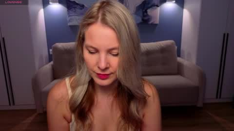 Snapshot of melaniebennett chatting on 04.08.26 Melanie Bennett online show from 04.08.26