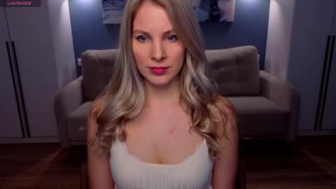 Snapshot of melaniebennett chatting on 04.11.26 Melanie Bennett online show from 04.11.26