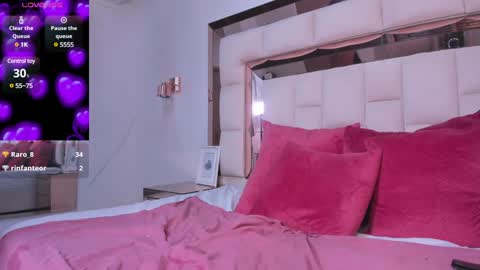 Snapshot of melaniee_joness chatting on 12.14.24 melaniee_joness online show from 12.14.24