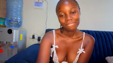 Snapshot of melanin_sassy96 chatting on 04.19.26 bad lil shawry online show from 04.19.26
