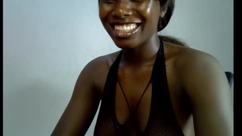 Snapshot of melanine_floral chatting on 02.05.25 Praiz online show from 02.05.25